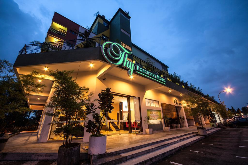 Thy Executive Hotel Johor Bahru Exteriör bild