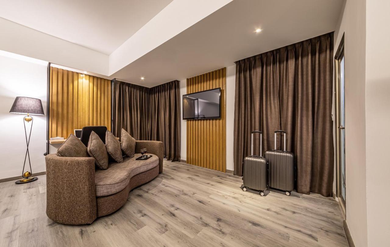 Thy Executive Hotel Johor Bahru Exteriör bild