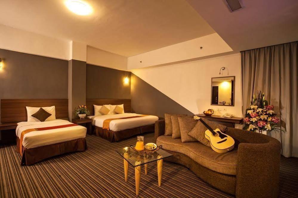 Thy Executive Hotel Johor Bahru Exteriör bild