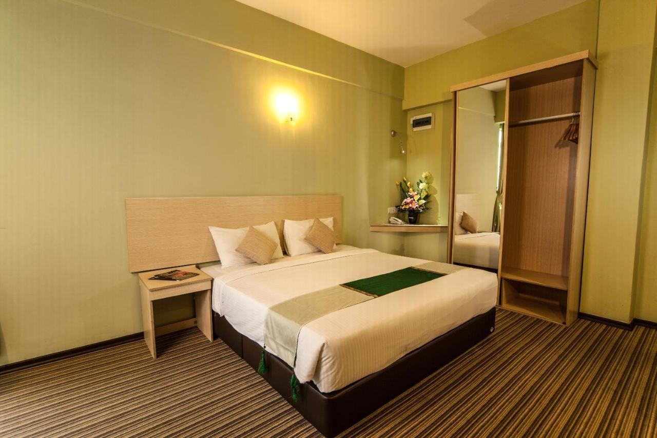 Thy Executive Hotel Johor Bahru Exteriör bild